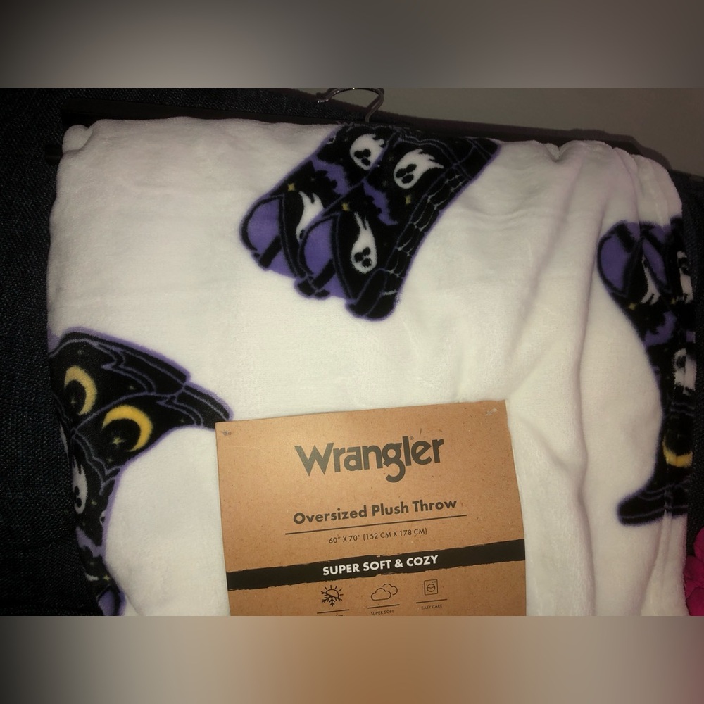 👻 Wrangler Halloween throw blanket